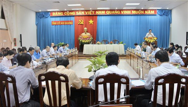 Một cuộc họp của Tiểu ban Văn kiện Đại hội Đảng bộ tỉnh An Giang lần thứ XI. (Ảnh minh họa. Nguồn: TTXVN) Bộ Chính trị kết luận độ tuổi tái cử của nhân sự cấp ủy nhiệm kỳ mới ảnh 1