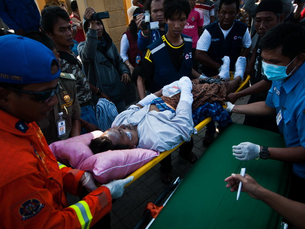 Tàu du lịch của Indonesia cháy động cơ, 36 người bị thương ảnh 3