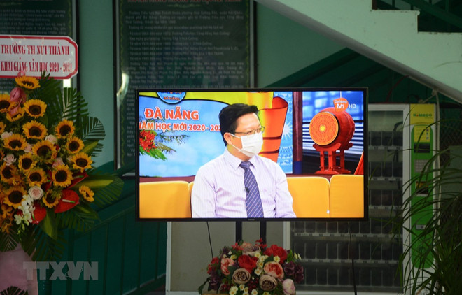 Chương trình Chào năm học mới được phát qua sóng truyền hình. (Ảnh: Văn Dũng/TTXVN) Năm học khó quên của thầy cô và học sinh ở thành phố Đà Nẵng ảnh 1