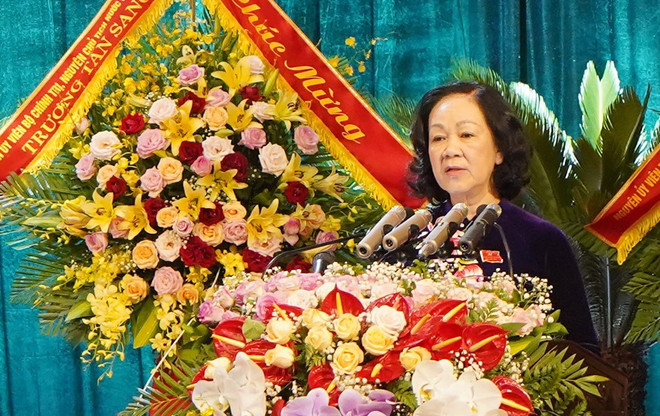 Bà Trương Thị Mai, Ủy viên Bộ Chính trị, Bí thư Trung ương Đảng, Trưởng Ban dân vận Trung ương phát biểu chỉ đạo tại Đại hội. (Ảnh Đại Nghĩa/TTXVN) Hà Nam phấn đấu thành tỉnh phát triển khá của vùng Đồng bằng Bắc Bộ ảnh 1