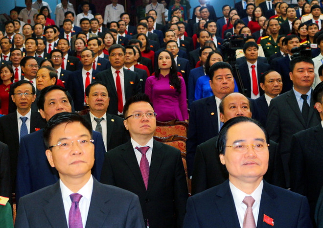 Các đại biểu thực hiện nghi lễ chào cờ tại Đại hội đại biểu Đảng bộ tỉnh Hà Nam lần thứ XX, nhiệm kỳ 2020-2025. (Ảnh Đại Nghĩa/TTXVN) Hà Nam phấn đấu thành tỉnh phát triển khá của vùng Đồng bằng Bắc Bộ ảnh 2