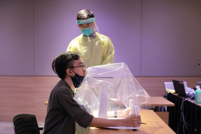 Singapore chế tạo thành công robot lấy mẫu xét nghiệm COVID-19 ảnh 1