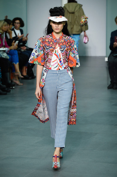 Người mẫu Việt đồng loạt “tấn công” các Tuần lễ thời trang quốc tế ảnh 9