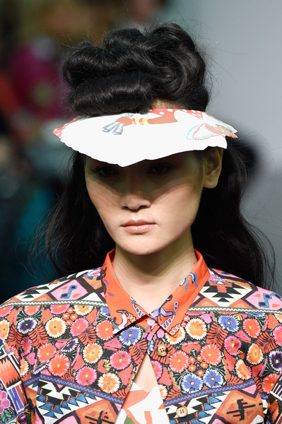 Người mẫu Việt đồng loạt “tấn công” các Tuần lễ thời trang quốc tế ảnh 10