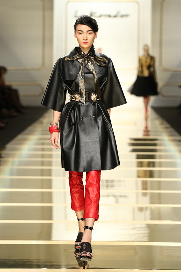 Người mẫu Việt đồng loạt “tấn công” các Tuần lễ thời trang quốc tế ảnh 6