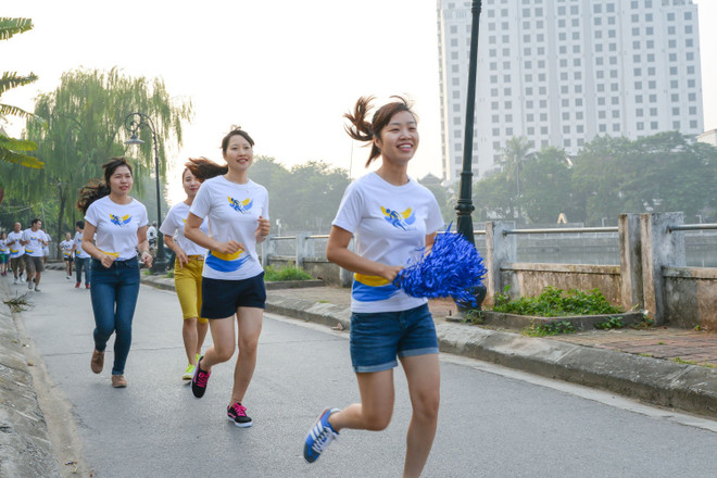 Những bước chân từ thiện năm 2014. (Ảnh: Sheraton Hà Nội) “Run to Give”: Cùng thế giới thi chạy từ thiện vì trẻ em nghèo ảnh 1