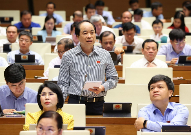 Đại biểu Quốc hội thảo luận ở hội trường về dự kiến Chương trình xây dựng luật, pháp lệnh năm 2025, điều chỉnh Chương trình xây dựng luật, pháp lệnh năm 2024. (Ảnh: TTXVN) ttxvn_quoc hoi thao luan 2.jpg