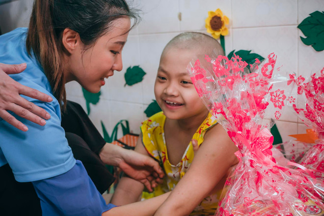 Thí sinh Miss World Việt Nam cất tiếng hát lan tỏa lòng nhân ái ảnh 1