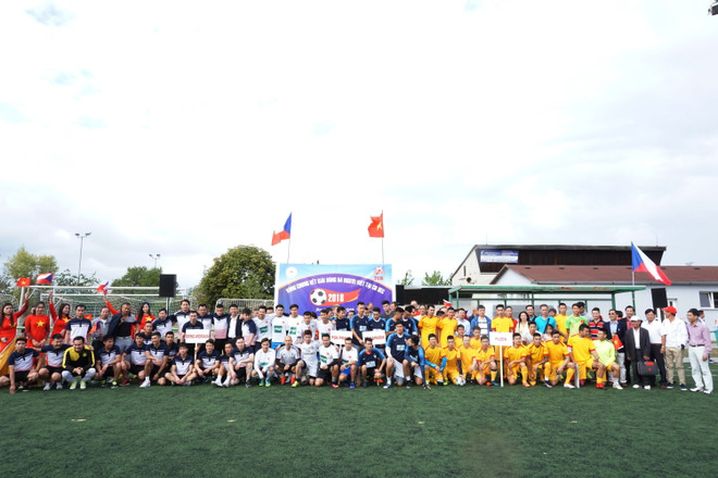 Sôi nổi Giải bóng đá cộng đồng người Việt Nam tại Cộng hòa Séc ảnh 2