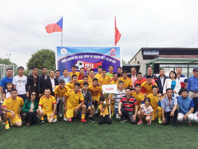 Sôi nổi Giải bóng đá cộng đồng người Việt Nam tại Cộng hòa Séc ảnh 1