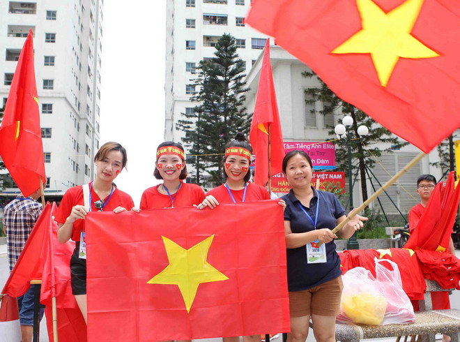 Người hâm mộ "truyền lửa" cho các tuyển thủ Olympic Việt Nam ảnh 1