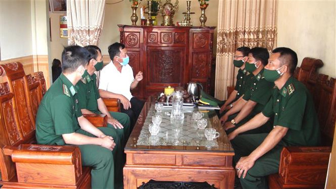 Quảng Bình đẩy mạnh tuyên truyền bầu cử cho người dân vùng biển ảnh 1