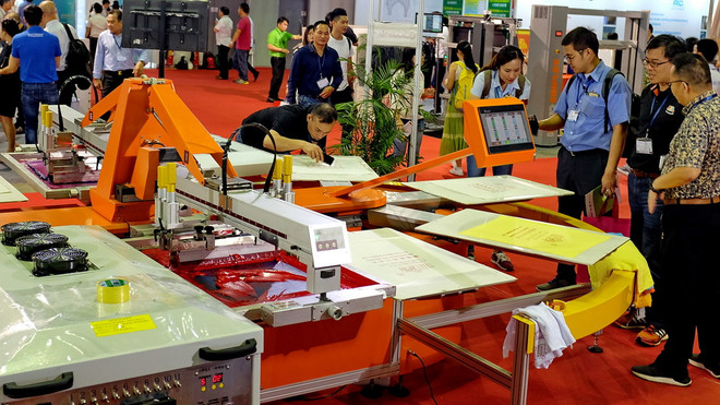 Lần đầu tổ chức triển lãm công nghệ in lụa và kỹ thuật số ở Việt Nam ảnh 1