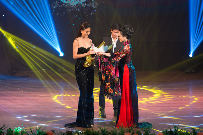 Á hậu Mâu Thủy nhận giải thưởng 'Người phụ nữ hoạt động vì cộng đồng' ảnh 3