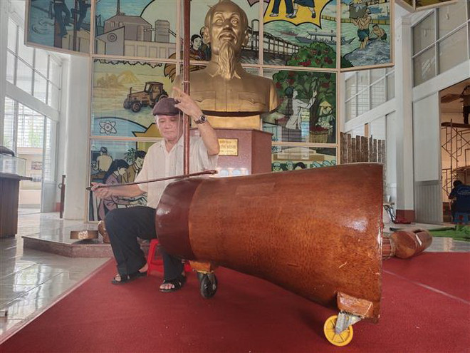 Nghệ nhân Bến Tre 'thổi hồn' vào cây dừa, biến thành nhạc cụ độc đáo ảnh 1