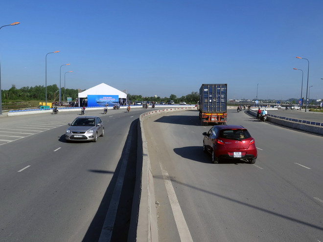 Thành phố Hồ Chí Minh sẽ có 3 trạm thu phí đường bộ BOT không dừng ảnh 1