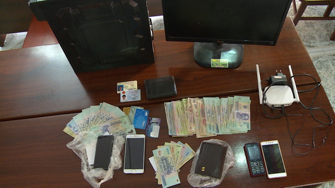 Bắt khẩn cấp hai đối tượng trong vụ cá độ bóng đá gần nửa tỷ đồng ảnh 1