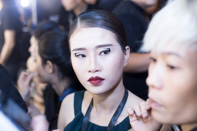 Lối kẻ mắt ngược cho cô nàng cá tính. (Ảnh: BTC) Hai xu hướng trang điểm được ưa chuộng cho mùa Xuân Hè cá tính ảnh 2