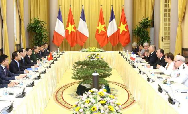 [Photo] Chủ tịch nước Trần Đại Quang đón Tổng thống Pháp Hollande ảnh 8