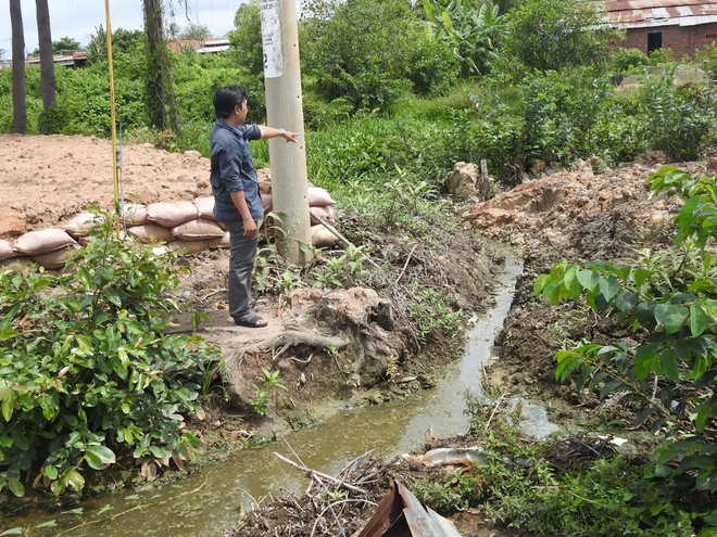 Dân "tố" xã làm ngơ để doanh nghiệp lấn rạch ra sông Vàm Cỏ Đông ảnh 1