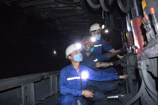 Thực hiện quy định cách ly, nhiều thợ mỏ ở lại Quảng Ninh đón Tết ảnh 1