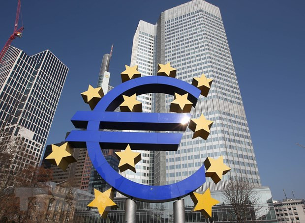 Trụ sở của ECB tại thành phố Frankfurt am Main, miền trung Đức. (Nguồn: AFP/TTXVN) ECB cảnh báo bất ổn kinh tế toàn cầu do COVID-19 vẫn ở mức cao ảnh 1
