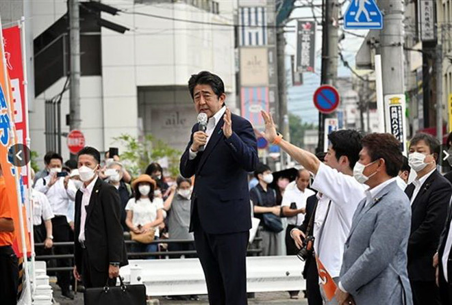 Cựu Thủ tướng Nhật Bản Abe Shinzo phát biểu vận động tranh cử cho đảng LDP trước cuộc bầu cử Thượng viện, ở Nara ngày 8/7. (Ảnh: Mami Ueda/TTXVN) Nhiều lãnh đạo thế giới tiếc thương cựu Thủ tướng Nhật Bản Abe Shinzo ảnh 1