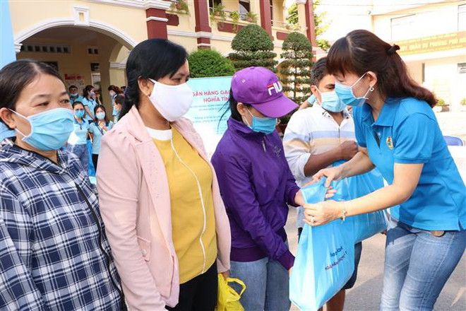Công đoàn Việt Nam hỗ trợ người lao động bị ảnh hưởng vì COVID-19 ảnh 1
