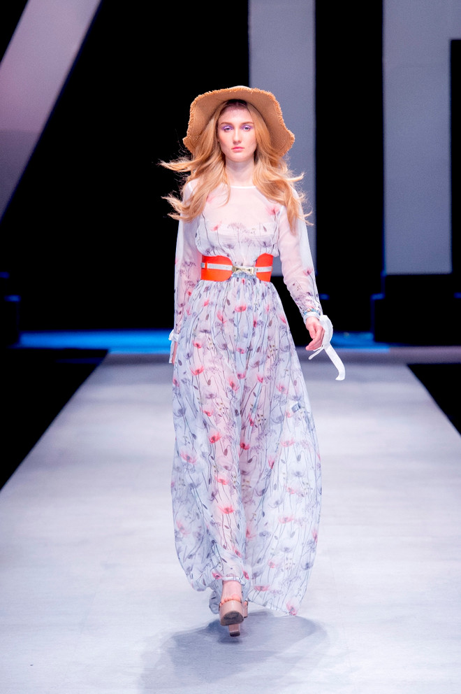 Những thiết kế họa tiết hoa biến tấu đầy ấn tượng cùng kẻ sọc ảnh 2