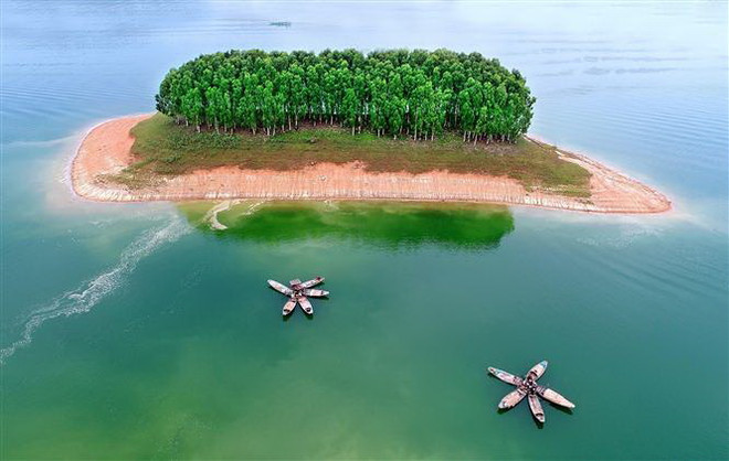 Yên Bái: Khai thác cát ở hồ Thác Bà bị phạt gần 400 triệu đồng ảnh 1