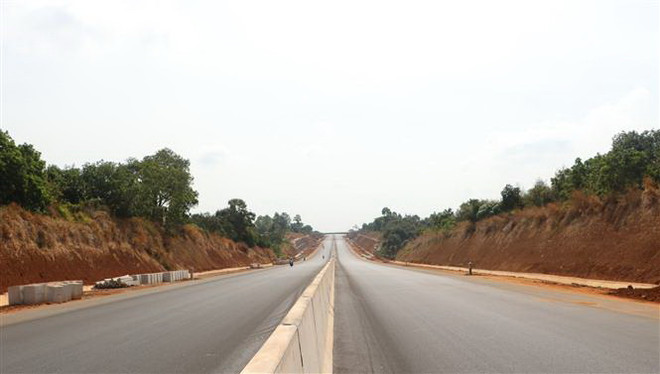 Nguy cơ tai nạn khi tự ý lưu thông trên Cao tốc Phan Thiết-Dầu Giây ảnh 1