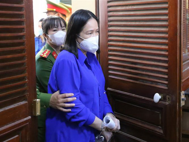 Bị cáo Bùi Thị Lệ Phi, cựu Giám đốc Sở Y tế Cần Thơ. (Ảnh: Thành Chung/TTXVN) Vụ sai phạm tại Sở Y tế Cần Thơ: Tuyên án cựu giám đốc Sở 8 năm tù ảnh 1