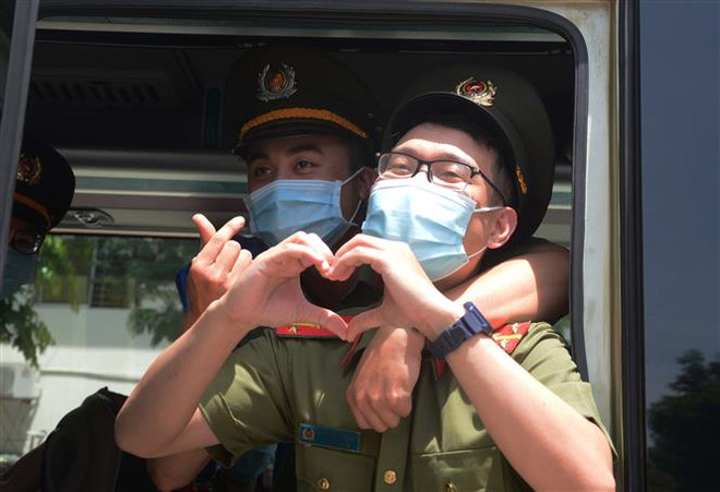 Hơn 50 y, bác sỹ Bệnh viện 199 hỗ trợ Thành phố Hồ Chí Minh chống dịch ảnh 1