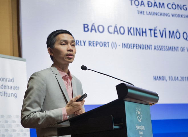 Ông Nguyễn Đức Thành Viện trưởng Viện Nghiên cứu Kinh tế và Chính sách công bố Báo cáo kinh tế vĩ mô quý 1/2018. (Ảnh: Hoàng Hùng/TTXVN) Tình hình kinh tế vĩ mô quý 1: Tăng trưởng có thực chất? ảnh 1