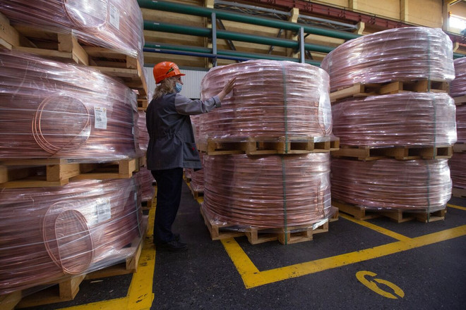 Công ty Khai thác và Luyện kim Ural là công ty luyện kim số một của Nga. (Nguồn: Bloomberg) FT: Các nước EU vẫn phụ thuộc vào nguồn nguyên liệu thô từ Nga ảnh 1