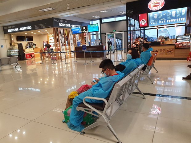 Dịch COVID-19: Lượng hành khách đi máy bay giảm mạnh ảnh 1