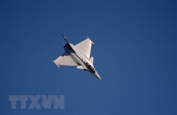 Sử dụng máy bay không người lái tiếp nhiên liệu cho máy bay tiêm kích ảnh 1