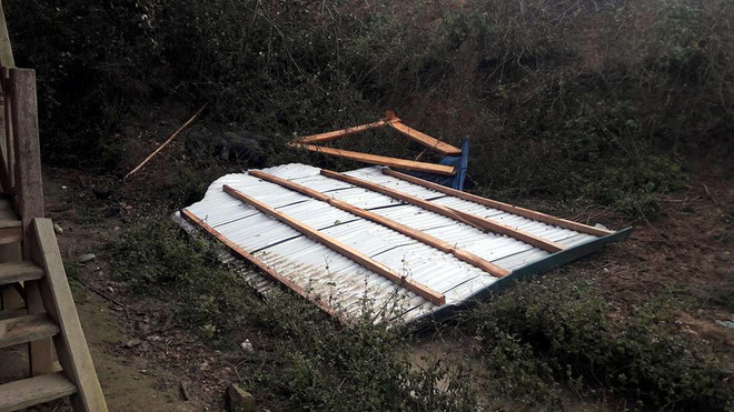 Gió lốc kèm theo mưa lớn gây ra nhiều thiệt hại tại tỉnh Lào Cai ảnh 1