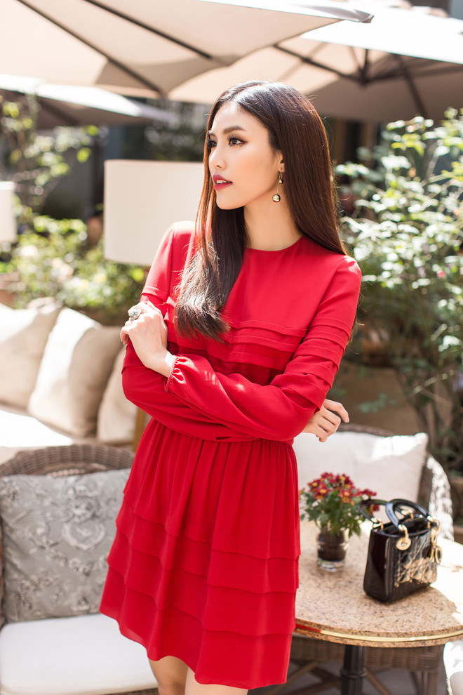 Lan Khuê “chất lừ” trong những thiết kế tông màu đỏ và đen ảnh 7