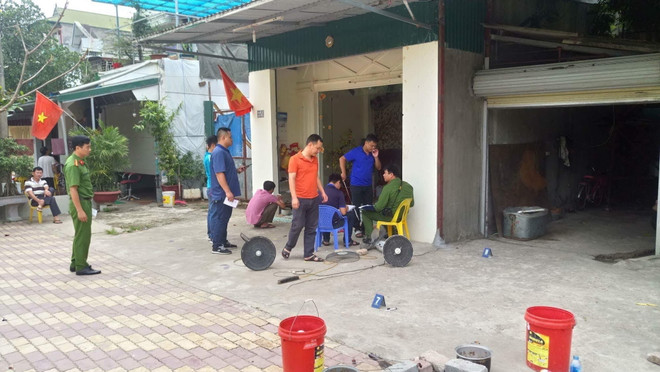 Hỗn chiến bằng dao, kiếm và súng bắn bi khiến 2 người bị thương ảnh 1