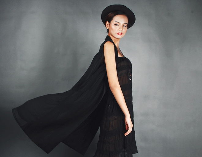 Á quân Tiêu Linh “phiêu” với ren xuyên thấu trong bộ sưu tập mới ảnh 1