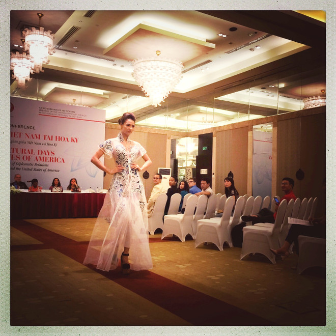 Nhà thiết kế Minh Hạnh trải lòng về câu chuyện “vác tù và” thầm lặng ảnh 2