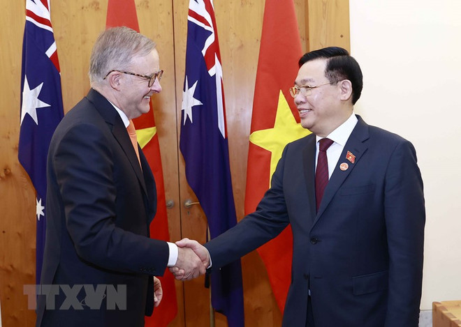 Chủ tịch Quốc hội Vương Đình Huệ hội kiến Thủ tướng Australia Anthony Albanese. (Ảnh: Doãn Tấn/TTXVN) Thúc đẩy và làm sâu sắc quan hệ Việt Nam với Australia và New Zealand ảnh 2