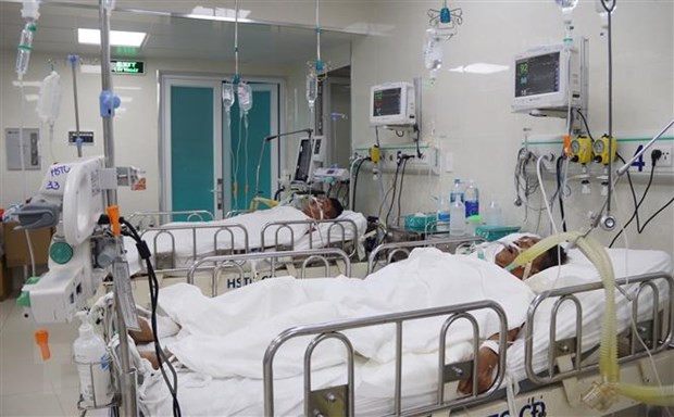 Thành phố Hồ Chí Minh: Thêm một trường hợp nguy kịch vì ngộ độc rượu ảnh 1