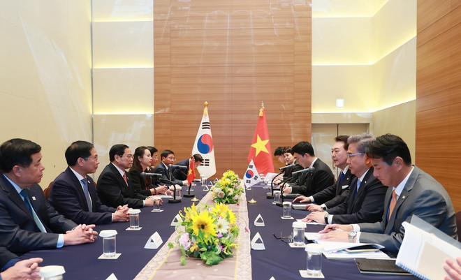 Thủ tướng Phạm Minh Chính hội kiến Tổng thống Hàn Quốc Yoon Suk-yeol. (Ảnh: Dương Giang/TTXVN) Thủ tướng Phạm Minh Chính hội kiến Tổng thống Hàn Quốc Yoon Suk-yeol ảnh 3