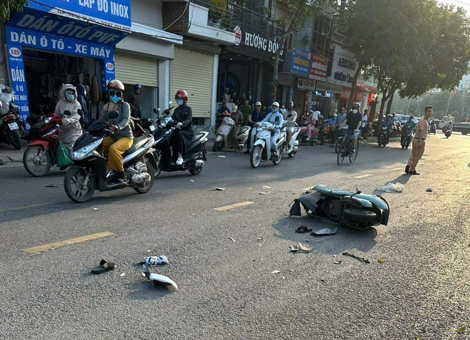 Hiện trường vụ tai nạn. (Ảnh: TTXVN phát) Tai nạn liên hoàn ở thành phố Hải Dương làm 2 người bị gãy chân ảnh 1