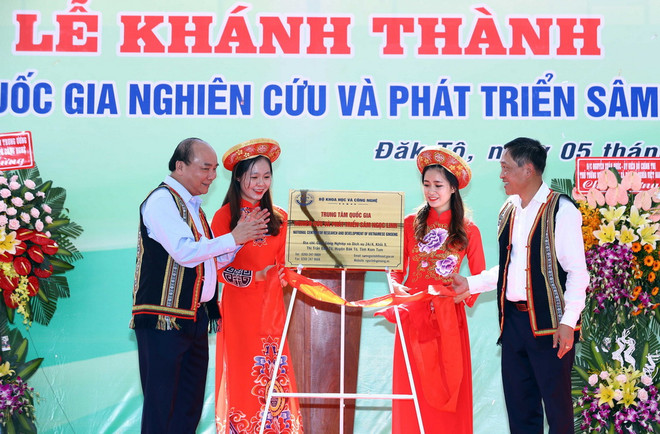 Thủ tướng Nguyễn Xuân Phúc tới thăm vùng trồng sâm Ngọc Linh ảnh 3