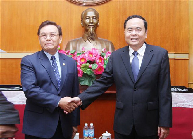 Việt Nam-Lào đẩy mạnh quan hệ hợp tác giữa hai tổ chức Mặt trận ảnh 1