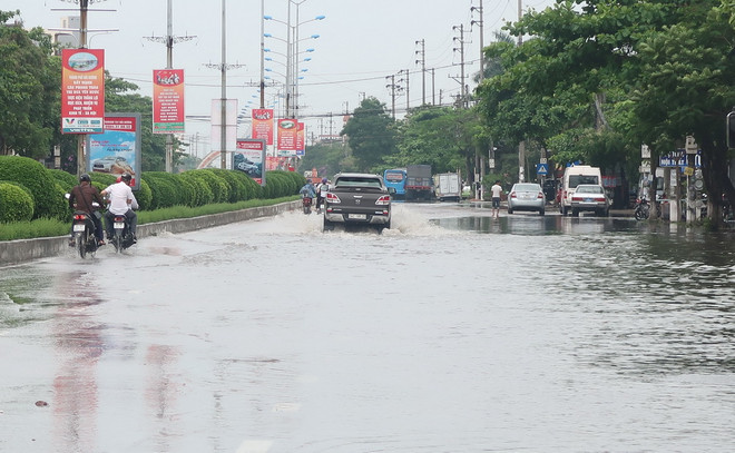 Nhiều tuyến đường ở tỉnh Hải Dương ngập sâu sau trận mưa lớn ảnh 1