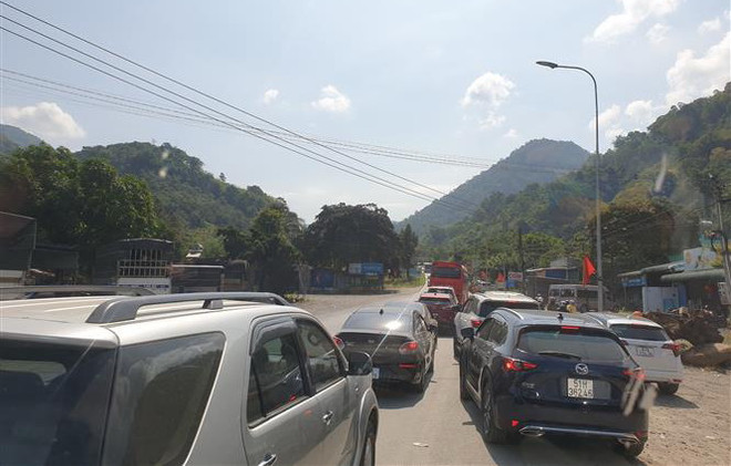 Lâm Đồng: Hạn chế lưu thông một số phương tiện trên đèo Bảo Lộc dịp lễ ảnh 1